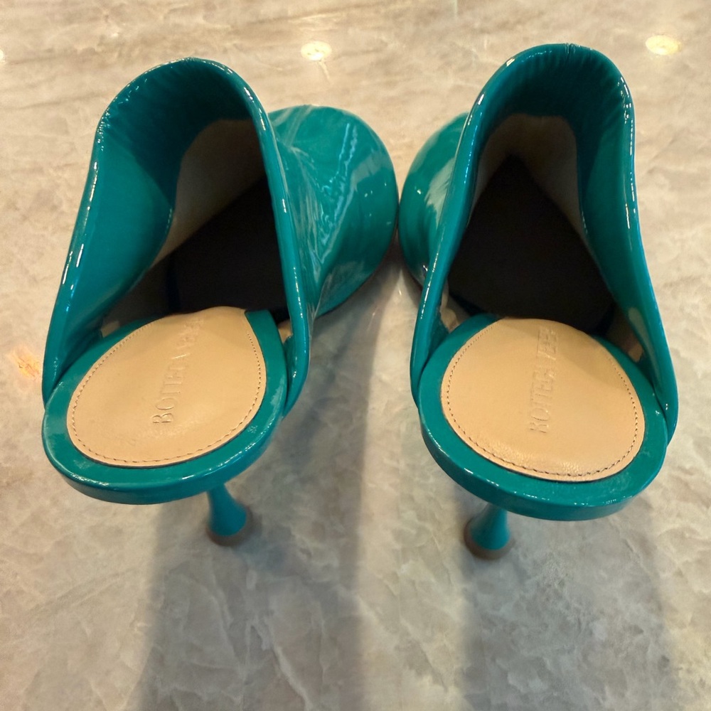 Bottega Veneta Sock Dot Mules in Blue Patent Leather - Picture 6 of 8